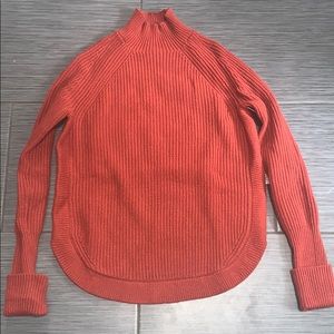 Rust treasure and bond ribbed turtle neck